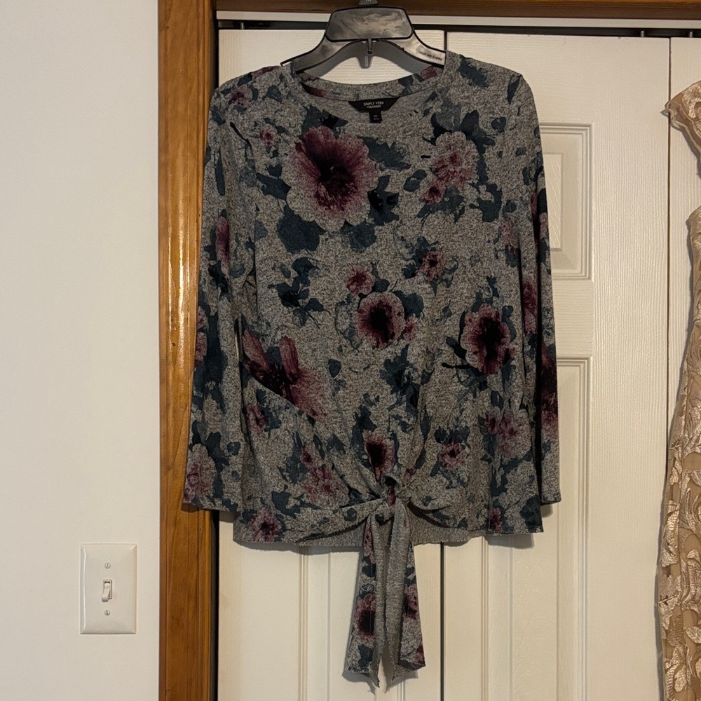 Simply Vera Vera Wang Gray and Purple Floral Blouse